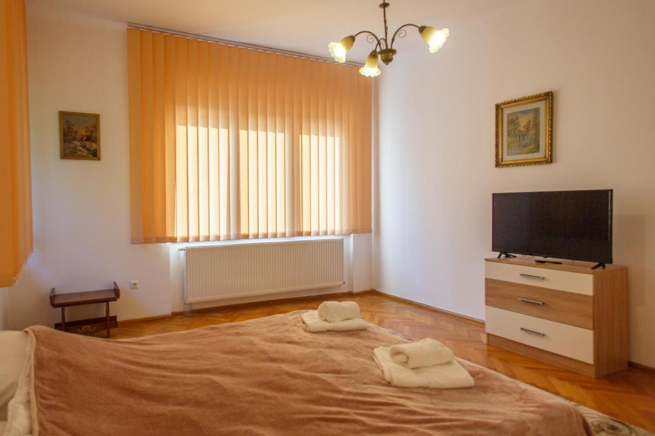 Barok Appart Braşov Esterno foto